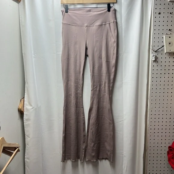 Outdoor Voices Mocha Pink SuperForm Rib Flare Pants- M - Picture 3 of 7